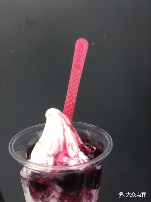 蜜雪冰城(石路一店)原味蓝莓圣代图片