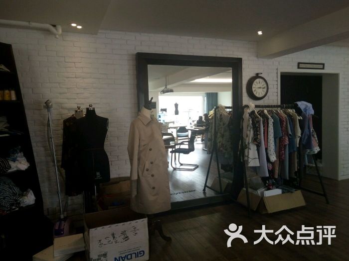 庄贤服装设计工作室图片 - 第6张