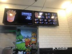 点了三份鸡排,要 香辣味2份,番茄味一份,  姐姐给 做了两份番茄 ,好