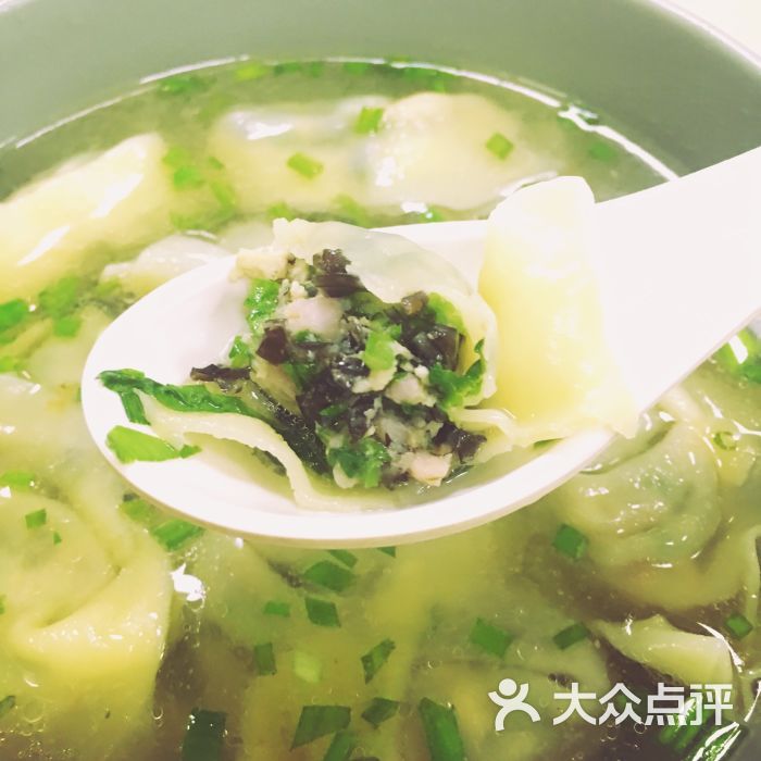 香菜木耳肉馄饨