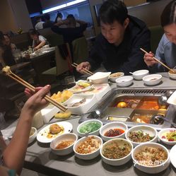 温暖冬日的火锅之约：千名西湖娱乐城- 西湖娱乐城官方网站- 西湖娱乐城APP外卖小哥共享海底捞火锅宴