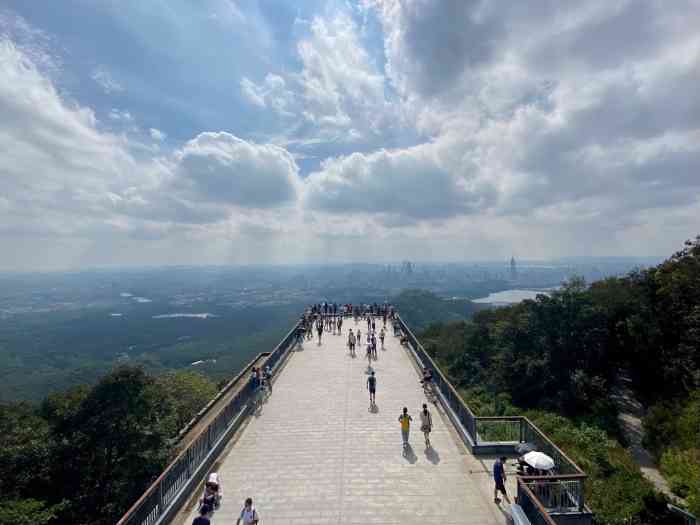 紫金山山顶公园-"地铁4号线坐到蒋王庙站从一号口出来 步行.