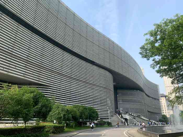 湖北省图书馆新馆-"公正路这里,离楚河汉街也很近,就.