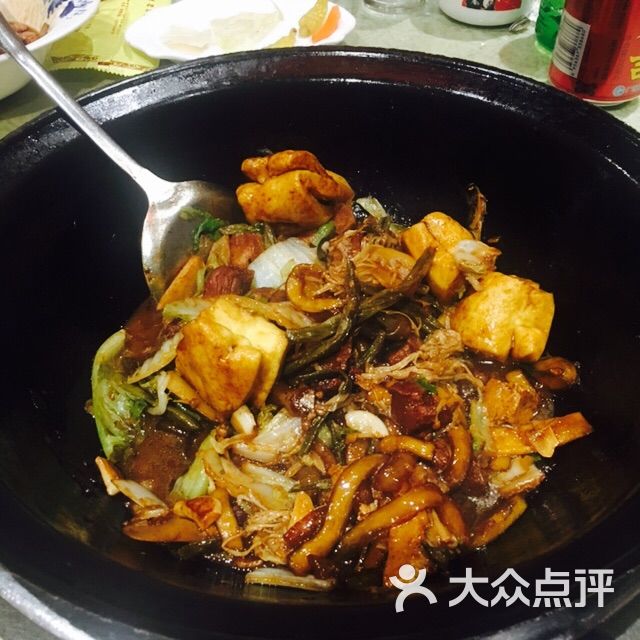 人民公社铁锅炖菜馆(体育场内店)图片 - 第1张