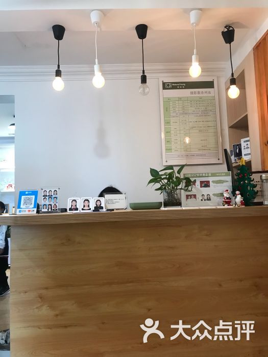 像馆:第一次来这边拍的是结婚证件照。.上海生