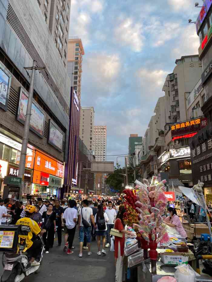 张掖路商业街-"张掖路步行街地下商场,大家都应该知道