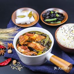 酸菜骨汤软排排骨饭