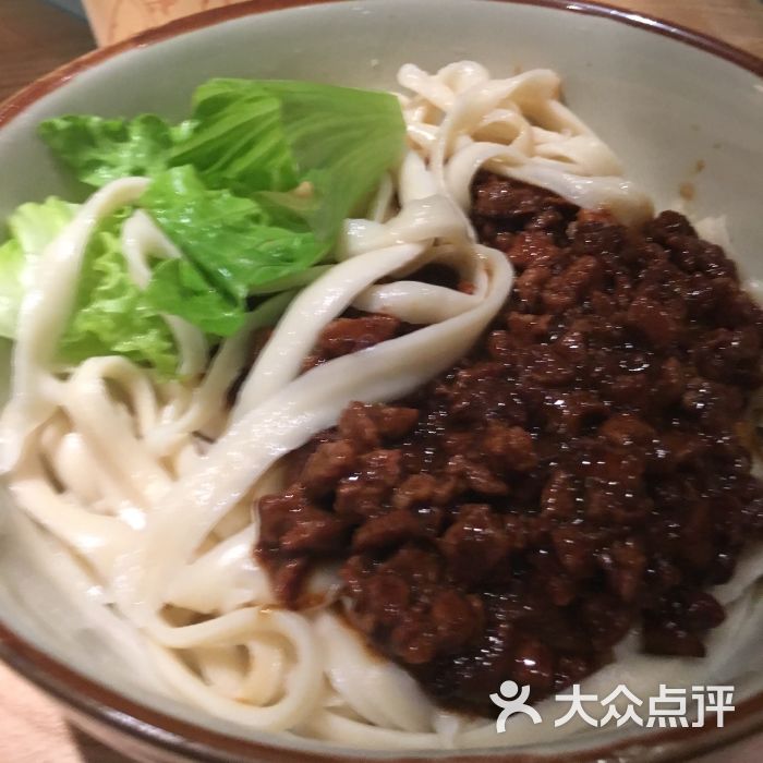 肉酱拌刀削面