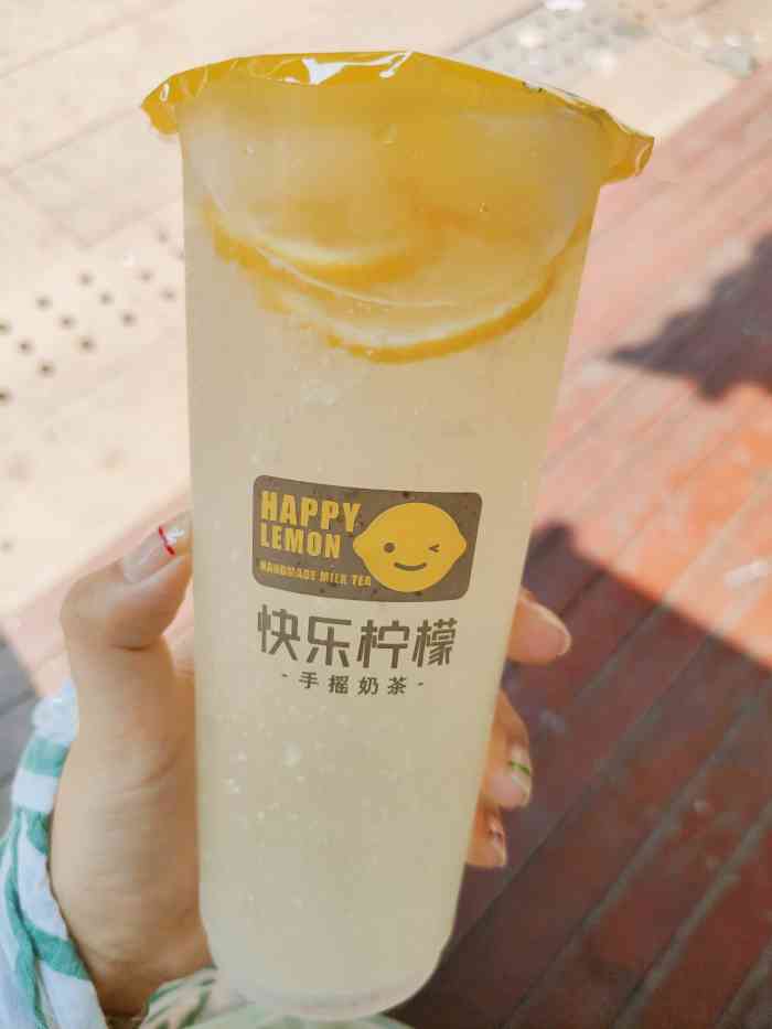 打分 说实话没喝出来14块钱的柠檬爽和蜜雪冰城几块钱的柠檬水有什么
