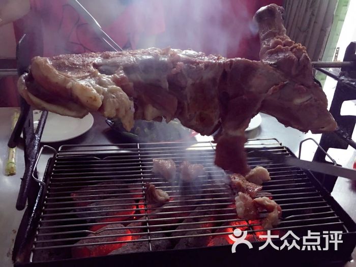 森林狼烤羊腿图片 第5张