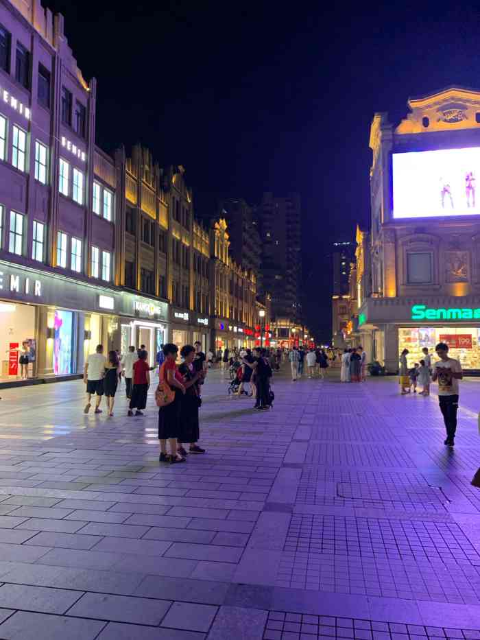 五马街-"五马街是温州这边最著名的一条商业街道,也.
