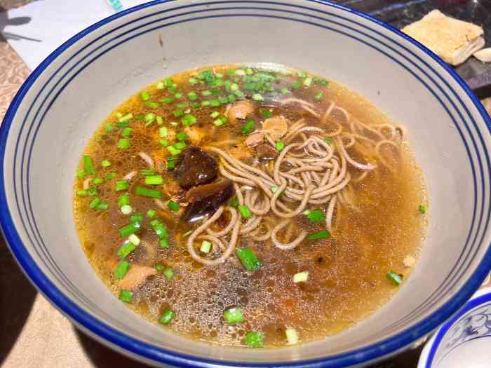 陈饸子饸饹村"培训期间有幸偷溜出来品尝美食[调皮]到.