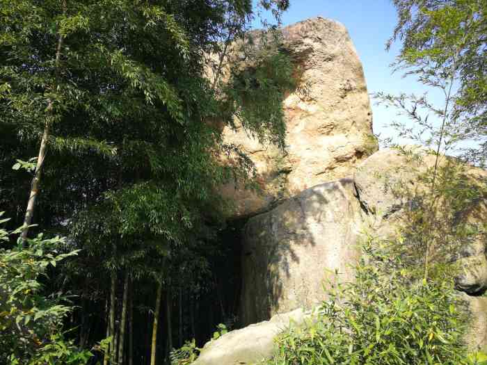 观天下景区(石佛山天子湖景区)