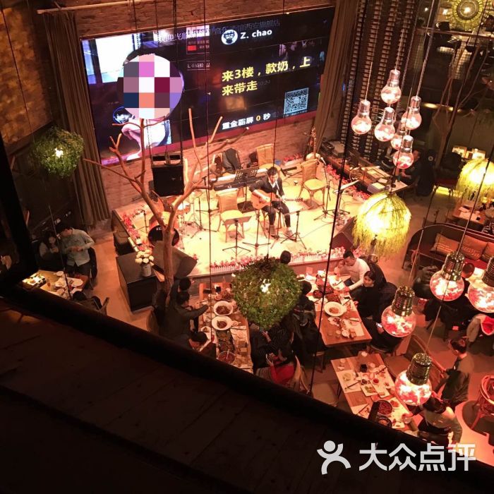 胡桃里酒吧人均消费_胡桃里音乐酒吧(3)