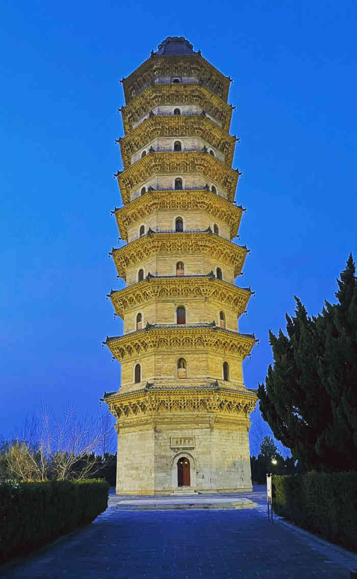 聊城舍利宝塔"舍利宝塔建于明代京杭运河旁是中国为.