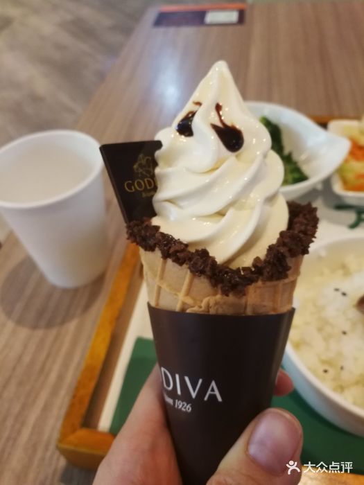 香草口味蛋筒冰淇淋