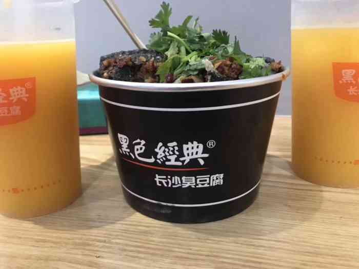 新店开张,位于常德市柳叶湖汽车站附近,黑色经典臭豆腐一直是长沙臭