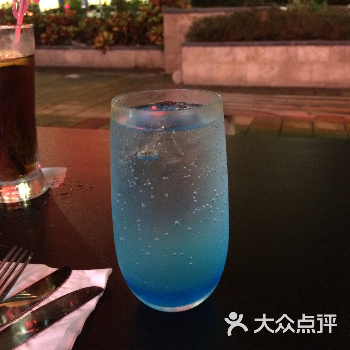 蓝柑柠檬气泡水