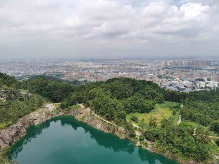 六片山-"位于白云区龙归镇永兴村属帽峰山脉,背面.