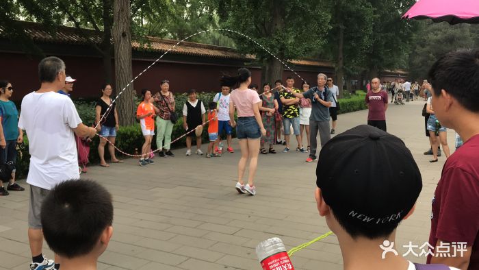 逛完故宫直接买上景山公园票就可以了,票价.