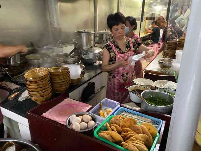 果城第一家-"在南充大西街口子上的一家米粉店,味道很