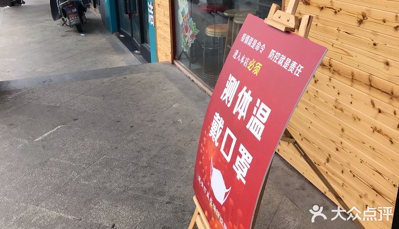 上午到店里,已经有人在剪头发了,竟然比我早