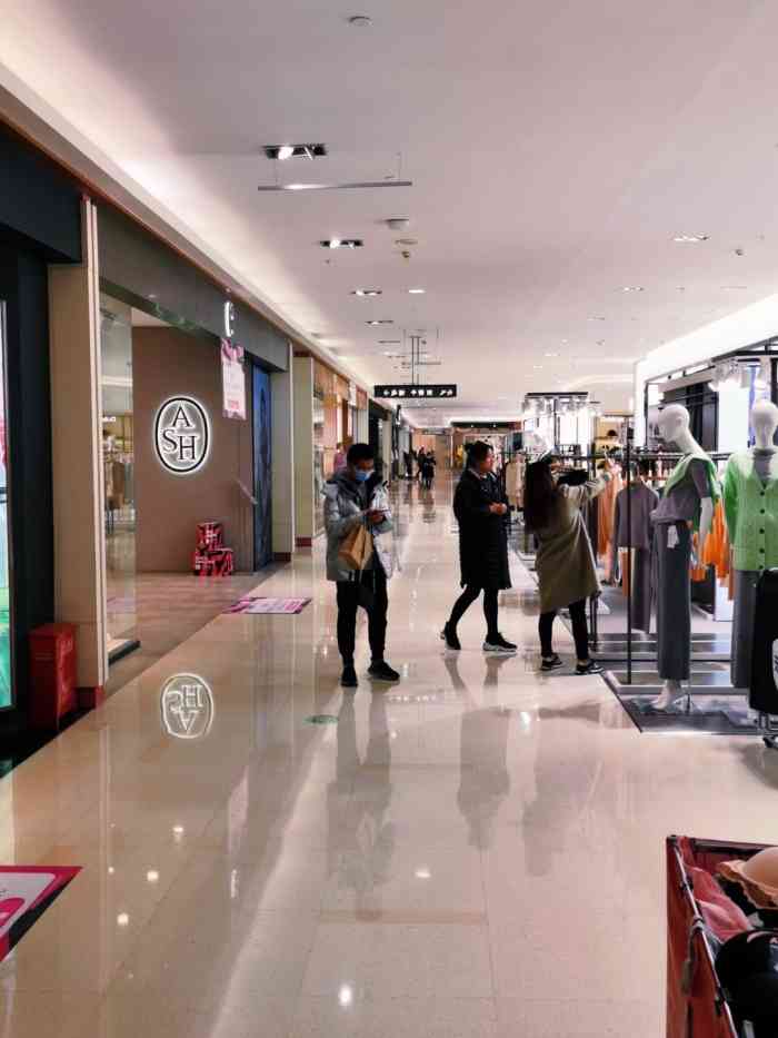 八佰伴(中山路店)-"八佰伴算是无锡比较标志性的购物.