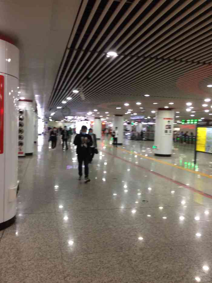 黄土岭地铁站