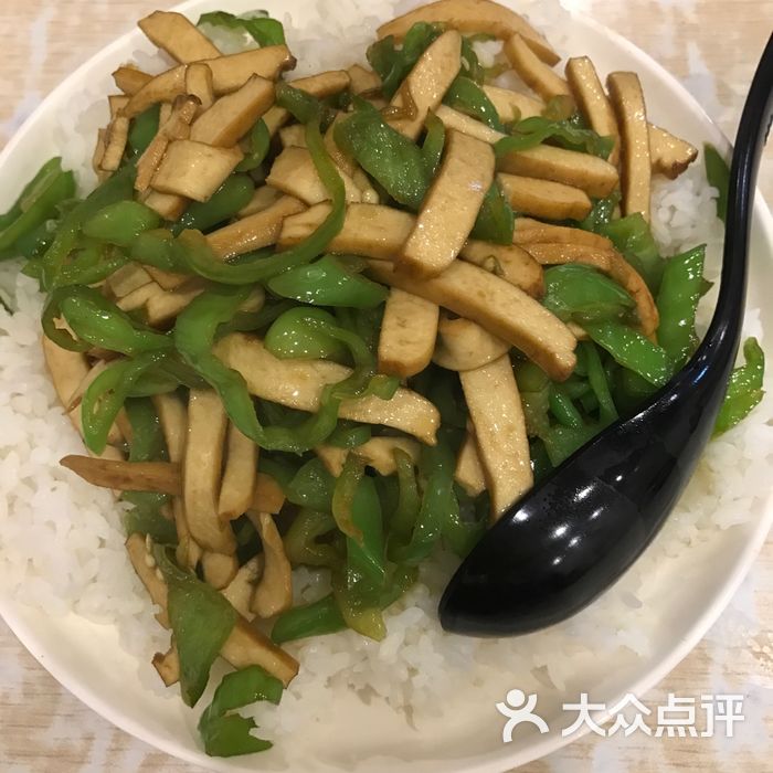 金陵鸭血粉丝 青椒香干盖浇饭                 这也爱吃,那也爱吃