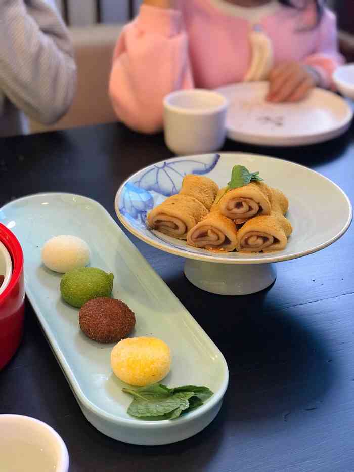 京小棠酥不腻烤鸭"烤鸭味道挺好的,烤鸭下边和饼下边都有加热.