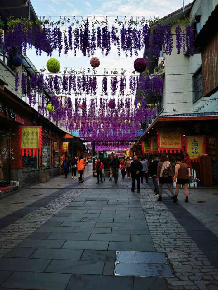 秀水街"秀水街是千岛湖中心湖区游玩结束后路过的一.