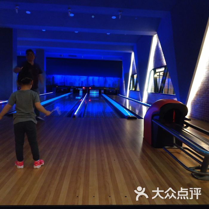 【恐龙人俱乐部】月光保龄球