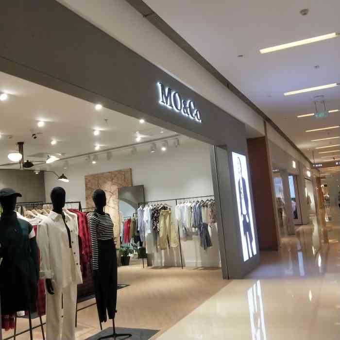 (万象城店)-"位于金石路上万象城1层,招牌很亮的,走过.