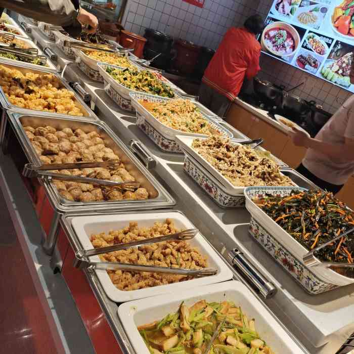 看老胡吃饱饱过来的店铺就在明发中庭素食馆对面
