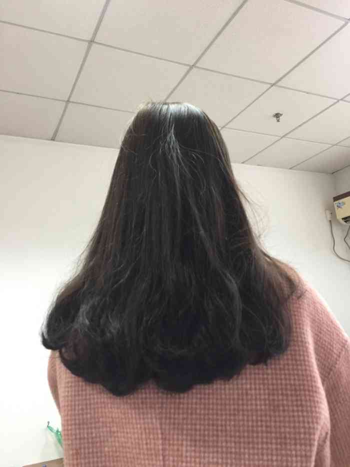 打分 深棕亚麻色,好看的 小海服务很到位.值得推荐