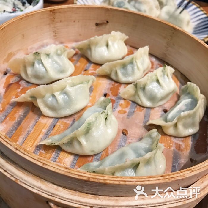 鸡蛋韭菜虾仁蒸饺