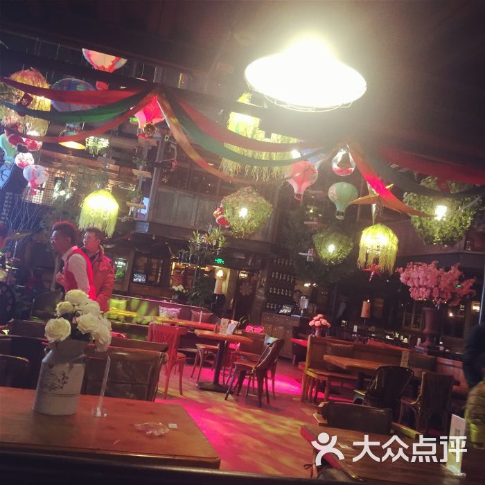 胡桃里酒吧人均消费_胡桃里音乐酒吧(2)