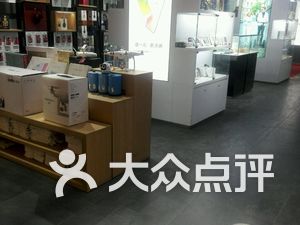 鼎恒潮流数码店:这里也是苹果手机官方指定的