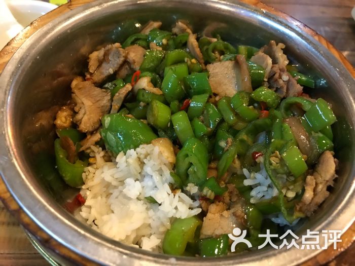 回锅肉木桶饭