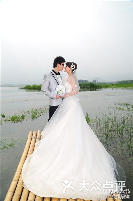唯一视觉婚纱摄影_悦己视觉婚纱摄影大众(2)