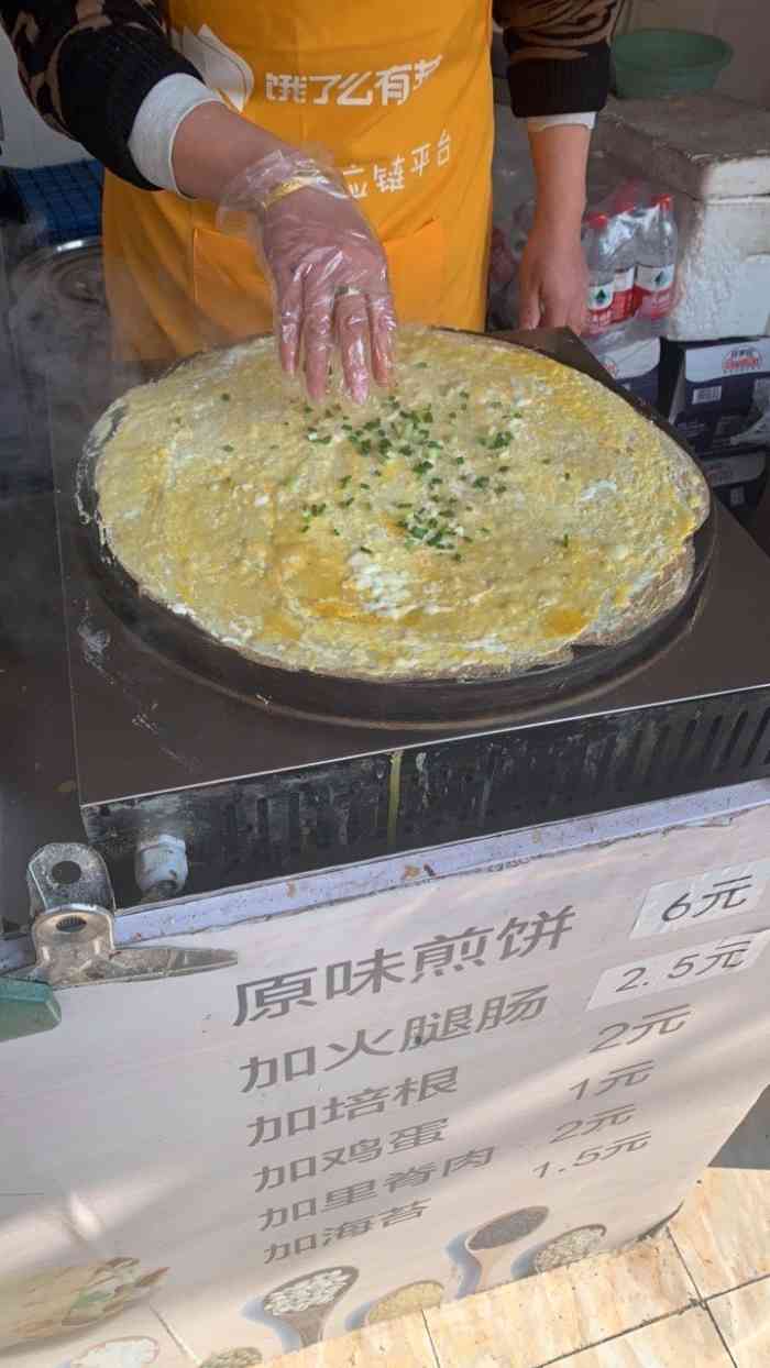 老上海鸡蛋饼-"好多人排队～油条脆饼微辣不要葱多香菜.