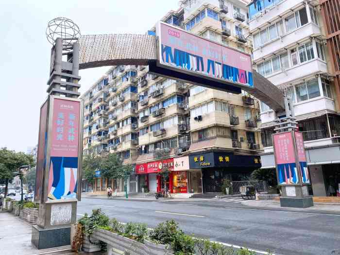 杭州武林路时尚女装街"武林路作为杭州老底子的一条普通街道,发展.