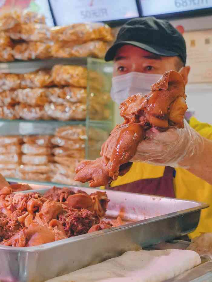 清顺斋"夜里拍照片 太暗了 牛街这边的牛羊肉 是-大众点评移动版