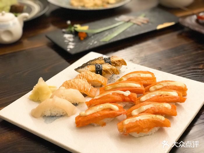 首先赞扬一下服务态度很不错房间最低消费10