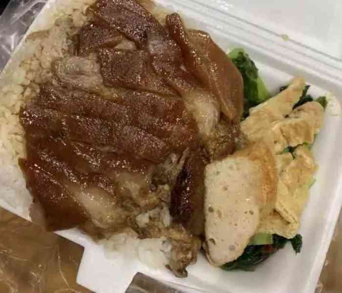 波记隆江猪脚饭"偶尔还是很想念猪脚饭的.点的外卖,分量真.