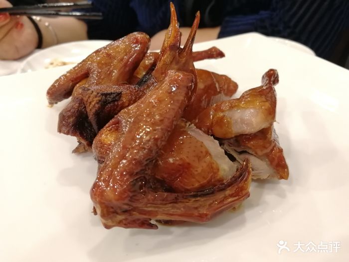 广州酒家(文昌店)脆皮石岐乳鸽图片