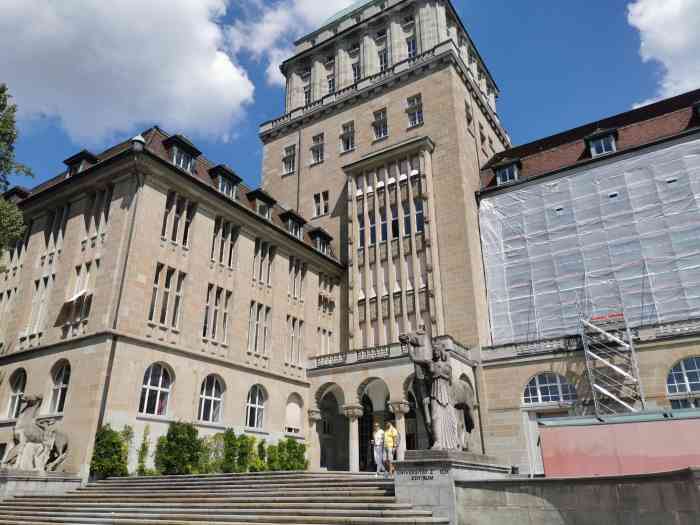 苏黎世大学-"苏黎世大学是瑞士之行倒数第二站,在路上