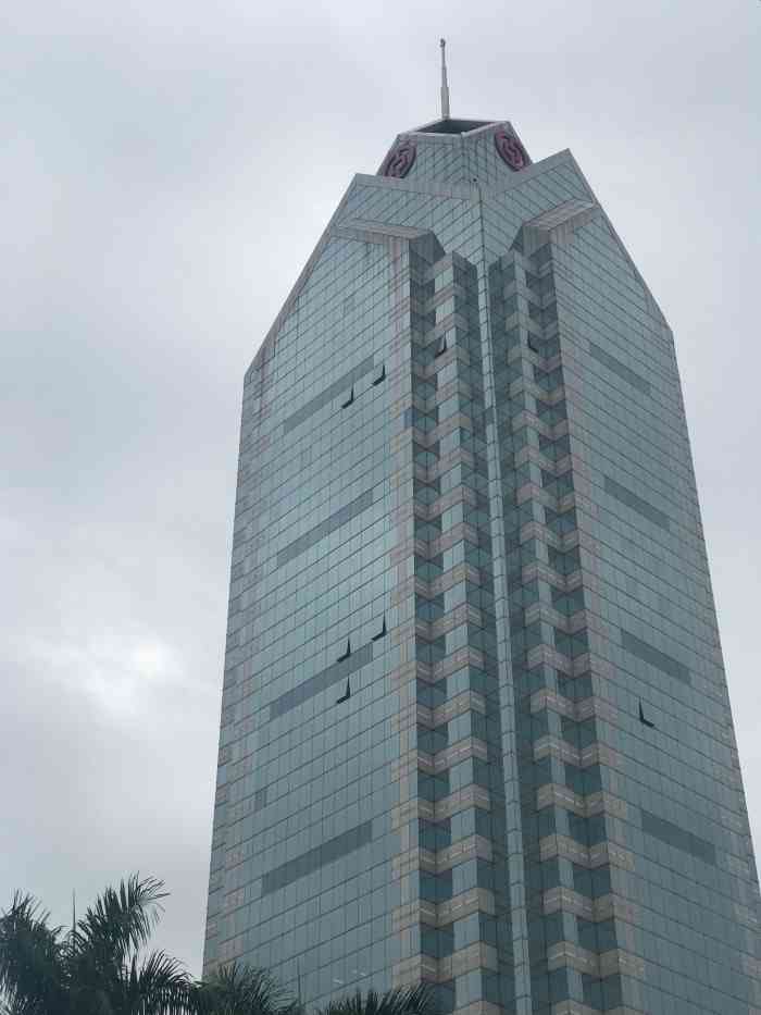 中银大厦"位于地铁三号线a口,番禺广场c位,是番禺-大众点评移动版