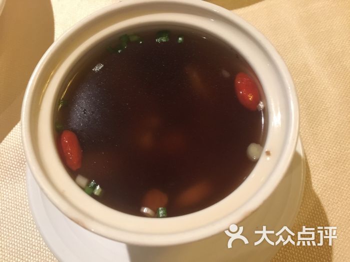 青年餐厅:跟金百万目标客户市场定位差不多.北