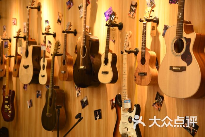 童蒙琴行吉他区域图片 第3张